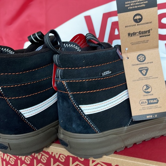 Vans Men’s Sk8-HI Mte-2
Khaki/Black
VN0A5KYCZF5 boots - sneakers - Picture 15 of 16